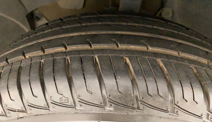 2014 Renault Duster 85 PS RXL DIESEL, Diesel, Manual, 1,14,950 km, Left Front Tyre Tread