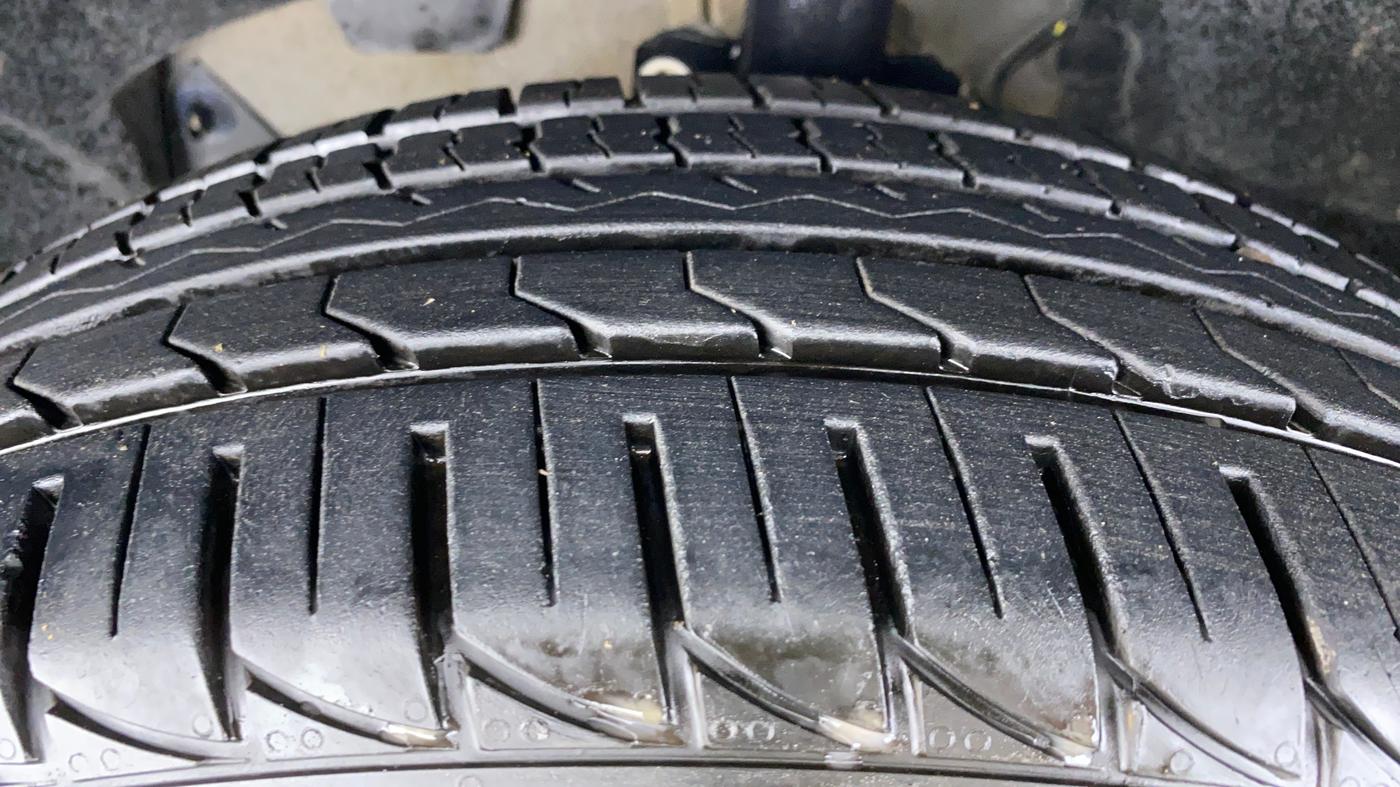 2016 Renault Duster 85 PS RXL, Diesel, Manual, 67,550 km, Left Front Tyre Tread
