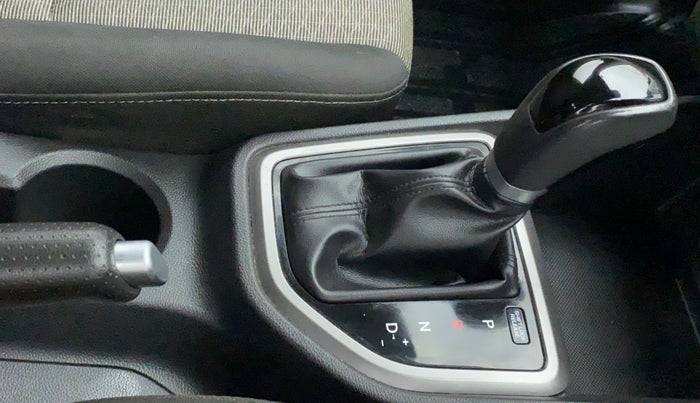 2017 Hyundai Creta SX PLUS AT 1.6 PETROL, Petrol, Automatic, 86,697 km, Gear Lever