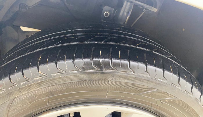 2018 Maruti Baleno DELTA PETROL 1.2, Petrol, Manual, 1,15,751 km, Left Front Tyre Tread