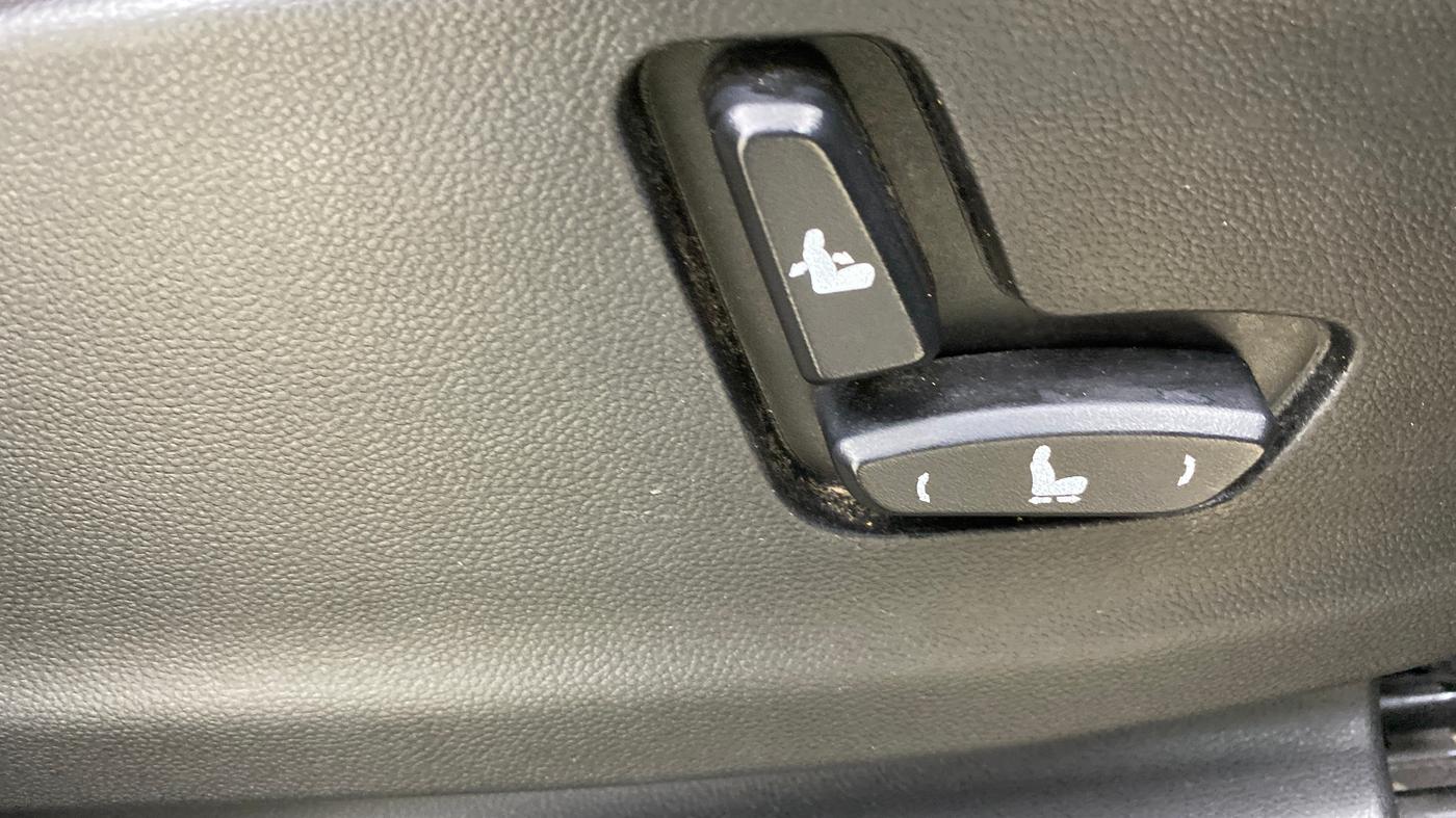 2020 MG HECTOR PLUS SHARP 1.5 PETROL TURBO DCT 6-STR, Petrol, Automatic, 42,072 km, Driver Side Adjustment Panel