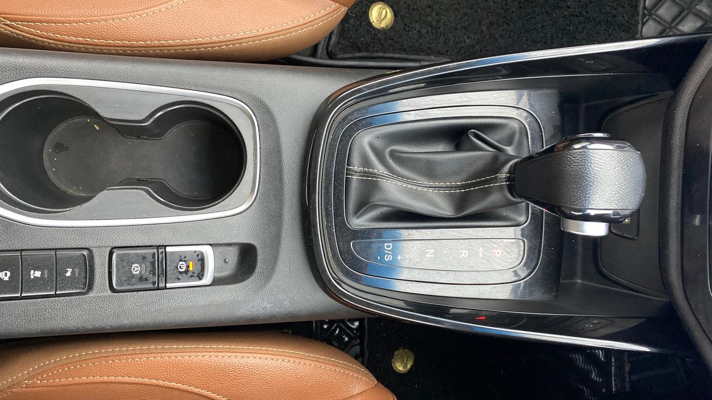 2020 MG HECTOR PLUS SHARP 1.5 PETROL TURBO DCT 6-STR, Petrol, Automatic, 42,072 km, Gear Lever