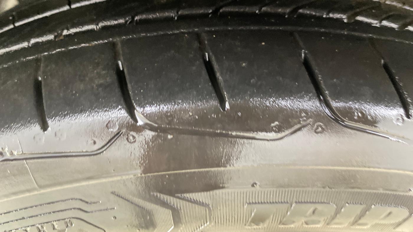 2020 MG HECTOR PLUS SHARP 1.5 PETROL TURBO DCT 6-STR, Petrol, Automatic, 42,072 km, Left Front Tyre Tread