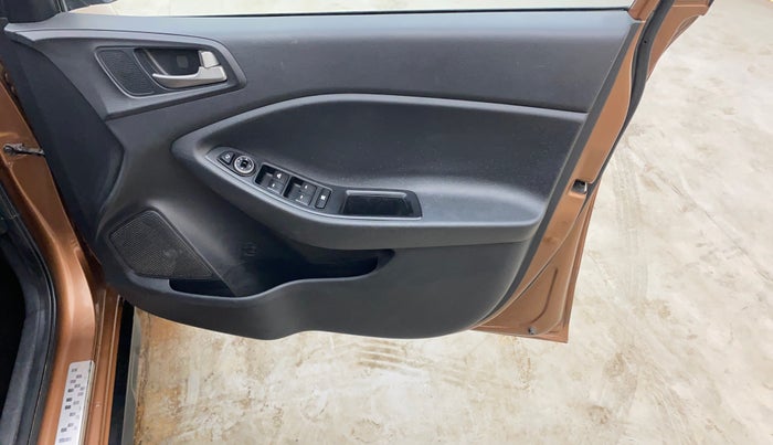 2018 Hyundai i20 Active 1.2 SX, Petrol, Manual, 98,742 km, Driver Side Door Panels Control