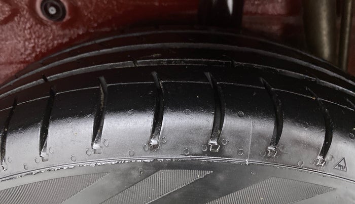 2017 Maruti Celerio VXI, CNG, Manual, 88,386 km, Left Rear Tyre Tread