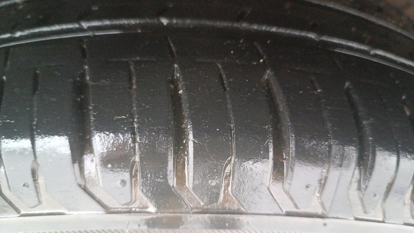 2015 Hyundai Verna FLUIDIC 1.4 VTVT, Petrol, Manual, 1,09,359 km, Left Front Tyre Tread