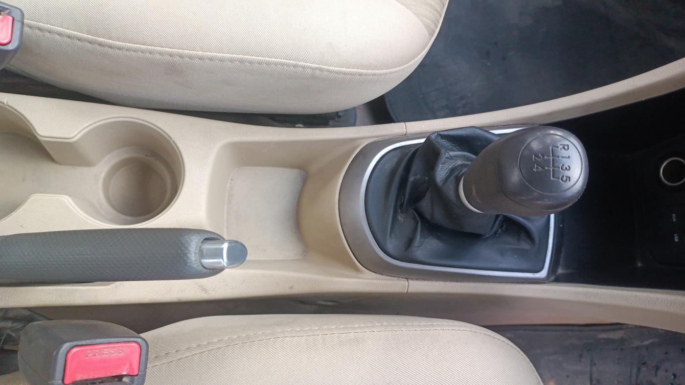 2015 Hyundai Verna FLUIDIC 1.4 VTVT, Petrol, Manual, 1,09,359 km, Gear Lever