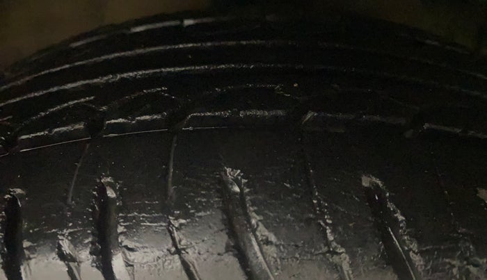 2013 Hyundai Grand i10 SPORTZ 1.1 CRDI, Diesel, Manual, 63,016 km, Right Front Tyre Tread