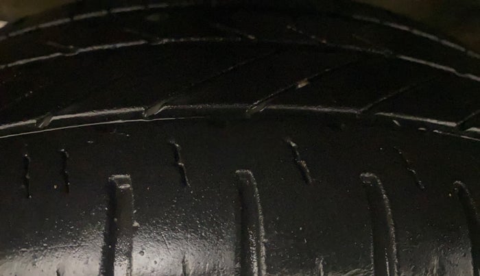 2013 Hyundai Grand i10 SPORTZ 1.1 CRDI, Diesel, Manual, 63,016 km, Left Front Tyre Tread