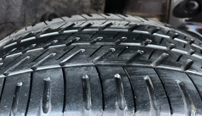 2015 Nissan Terrano XL D PLUS, Diesel, Manual, 95,649 km, Left Rear Tyre Tread