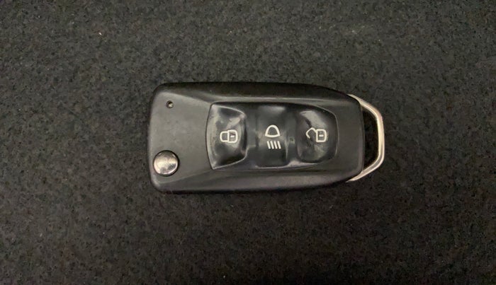 2018 Tata Tiago XZ PETROL, Petrol, Manual, 41,880 km, Key Close Up