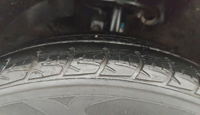 2018 Maruti Baleno DELTA PETROL 1.2, Petrol, Manual, 73,881 km, Left Front Tyre Tread