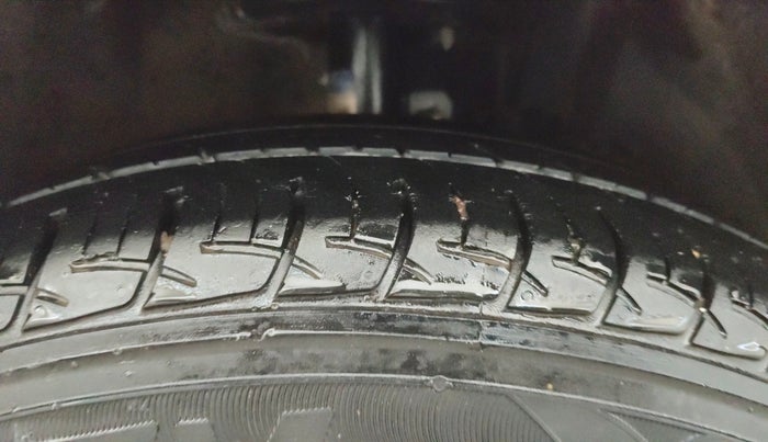 2018 Maruti Baleno DELTA PETROL 1.2, Petrol, Manual, 73,881 km, Right Front Tyre Tread