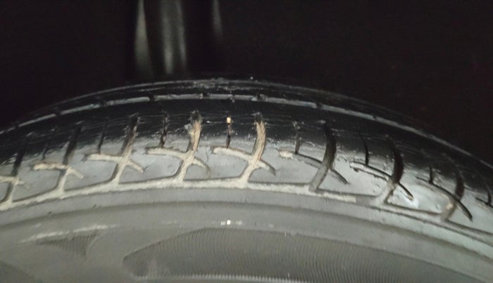 2018 Maruti Baleno DELTA PETROL 1.2, Petrol, Manual, 73,881 km, Right Rear Tyre Tread