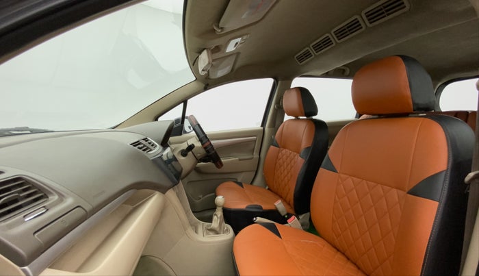 2015 Maruti Ertiga VXI CNG, CNG, Manual, 1,00,742 km, Right Side Front Door Cabin