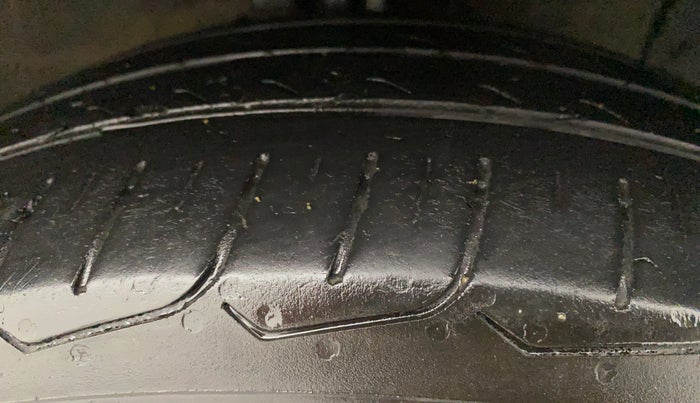2015 Maruti Ertiga VXI CNG, CNG, Manual, 1,00,742 km, Right Front Tyre Tread