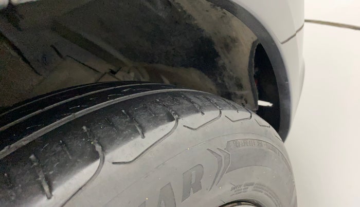 2015 Maruti Ertiga VXI CNG, CNG, Manual, 1,00,742 km, Right fender - Lining loose