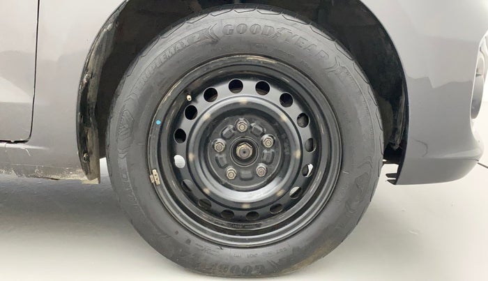 2015 Maruti Ertiga VXI CNG, CNG, Manual, 1,00,742 km, Right Front Wheel