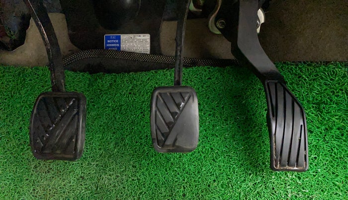 2015 Maruti Ertiga VXI CNG, CNG, Manual, 1,00,742 km, Pedals