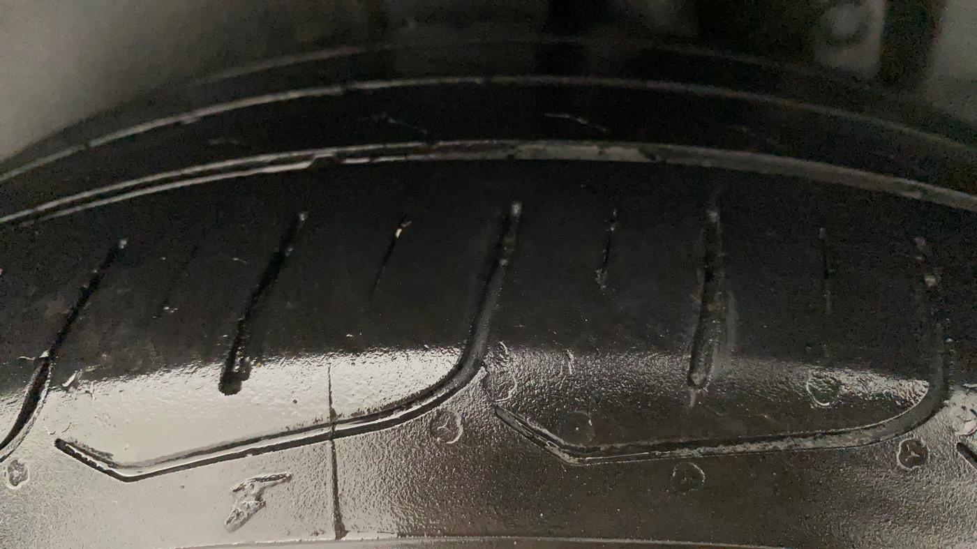 2015 Maruti Ertiga VXI CNG, CNG, Manual, 1,00,742 km, Left Rear Tyre Tread