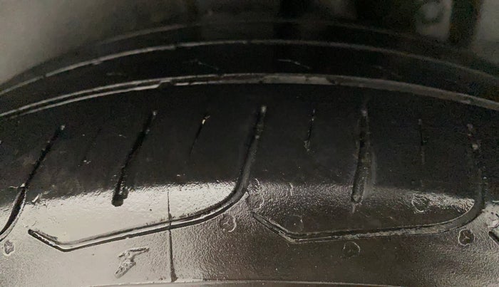 2015 Maruti Ertiga VXI CNG, CNG, Manual, 1,00,742 km, Left Rear Tyre Tread