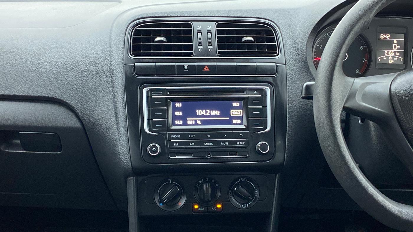 2018 Volkswagen Polo COMFORTLINE 1.0 PETROL, Petrol, Manual, 22,051 km, Air Conditioner