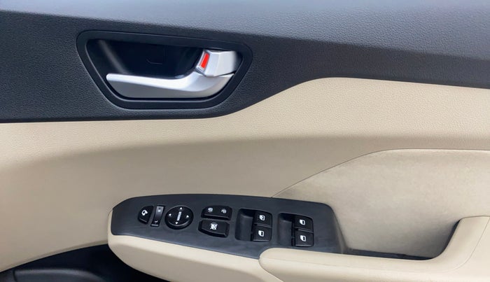 2017 Hyundai Verna 1.6 VTVT SX, Petrol, Manual, 21,249 km, Driver Side Door Panels Control