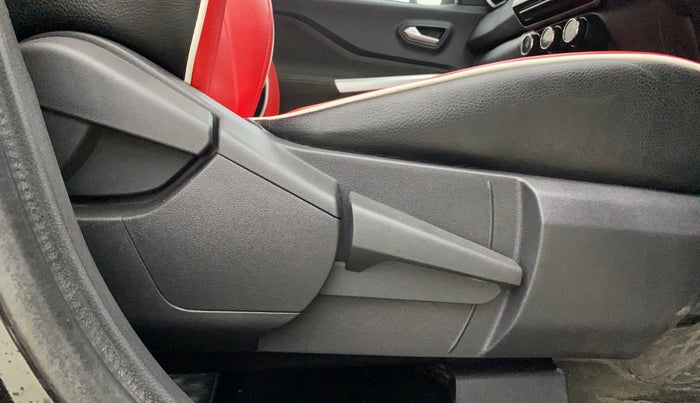 2022 Nissan MAGNITE XV PREMIUM TURBO CVT, Petrol, Automatic, 18,165 km, Driver Side Adjustment Panel