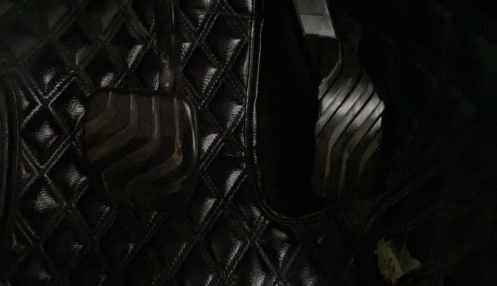 2022 Nissan MAGNITE XV PREMIUM TURBO CVT, Petrol, Automatic, 18,165 km, Pedals