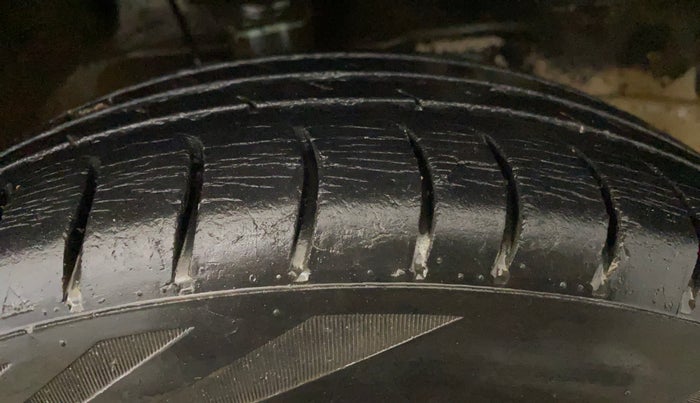 2014 Maruti Wagon R 1.0 VXI, Petrol, Manual, 82,603 km, Right Front Tyre Tread