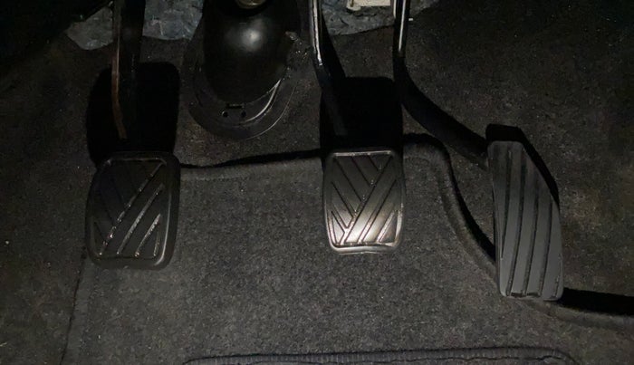 2014 Maruti Wagon R 1.0 VXI, Petrol, Manual, 82,603 km, Pedals