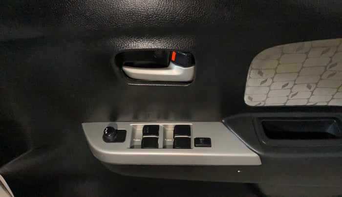 2014 Maruti Wagon R 1.0 VXI, Petrol, Manual, 82,603 km, Driver Side Door Panels Control