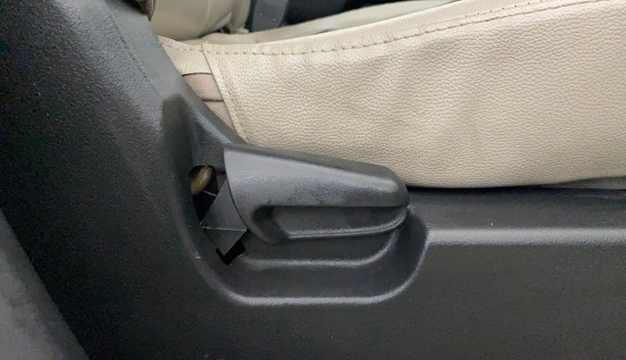 2014 Maruti Wagon R 1.0 VXI, Petrol, Manual, 82,603 km, Driver Side Adjustment Panel