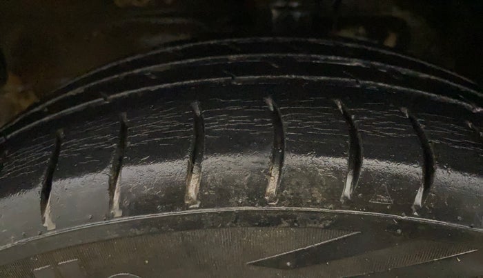 2014 Maruti Wagon R 1.0 VXI, Petrol, Manual, 82,603 km, Left Front Tyre Tread