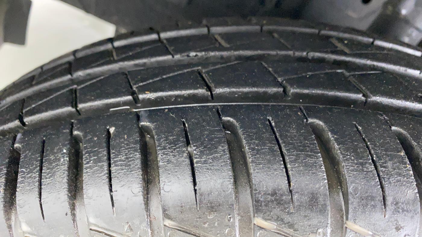 2020 Renault Kwid 1.0 RXT Opt, Petrol, Manual, 6,669 km, Left Front Tyre Tread