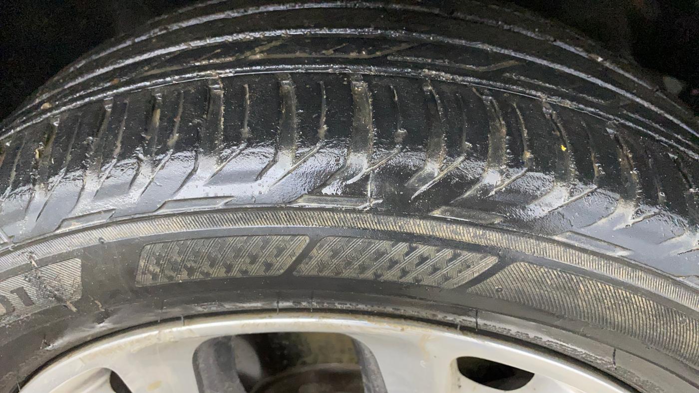 2019 Jeep Compass LIMITED PLUS PETROL AT, Petrol, Automatic, 73,555 km, Right Front Tyre Tread