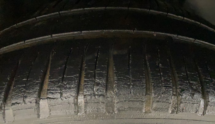 2014 Volkswagen Polo HIGHLINE1.5L, Diesel, Manual, 86,574 km, Right Rear Tyre Tread