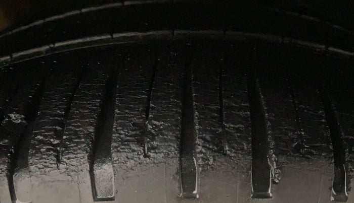 2014 Volkswagen Polo HIGHLINE1.5L, Diesel, Manual, 86,574 km, Right Front Tyre Tread