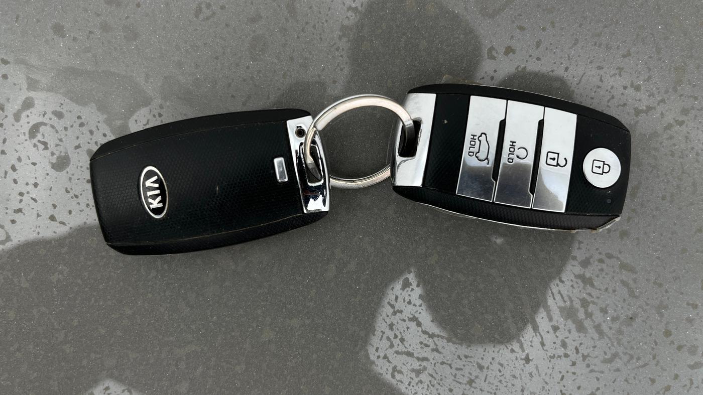2020 KIA SONET HTX 1.0 IMT, Petrol, Manual, 95,224 km, Key Close Up