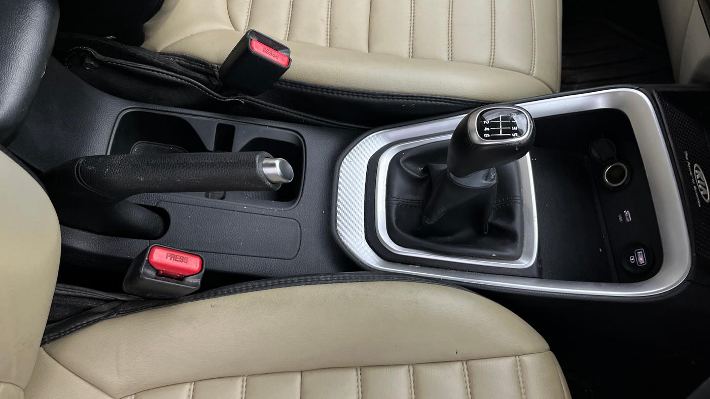 2020 KIA SONET HTX 1.0 IMT, Petrol, Manual, 95,224 km, Gear Lever