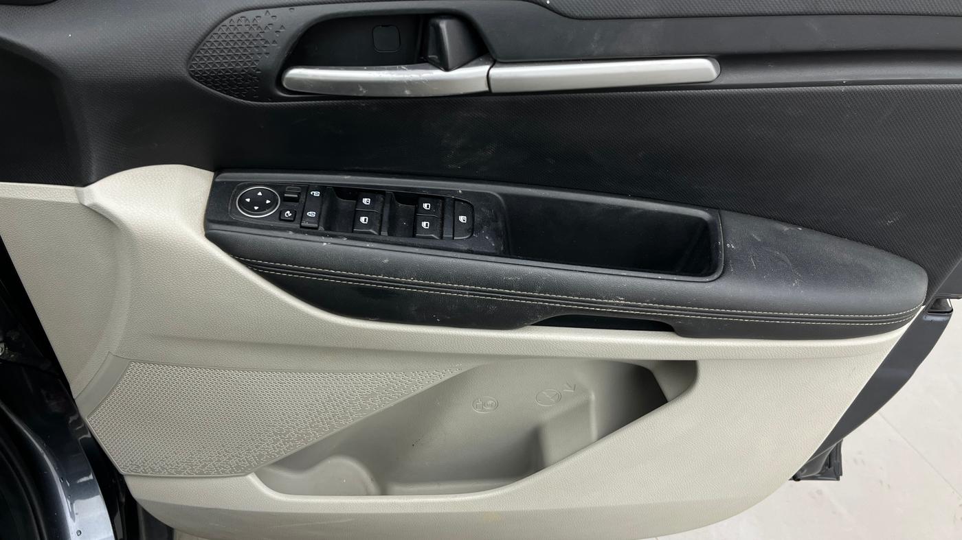 2020 KIA SONET HTX 1.0 IMT, Petrol, Manual, 95,224 km, Driver Side Door Panels Control