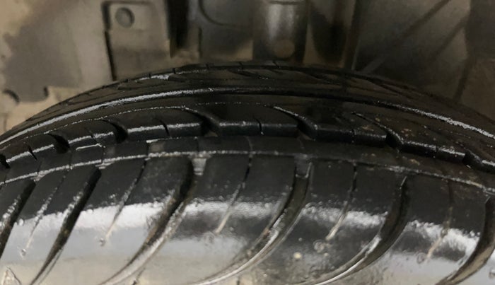 2017 Datsun Redi Go S, Petrol, Manual, 54,363 km, Left Front Tyre Tread