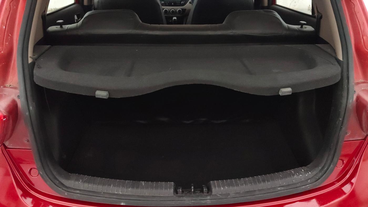 2017 Hyundai Grand i10 SPORTZ (O) AT 1.2 KAPPA VTVT, Petrol, Automatic, 69,502 km, Boot Inside