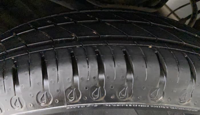 2021 Renault Kwid RXT 1.0 AMT (O), Petrol, Automatic, 11,741 km, Left Front Tyre Tread