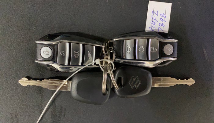 2024 Maruti Swift LXi, Petrol, Manual, 33,299 km, Key Close Up