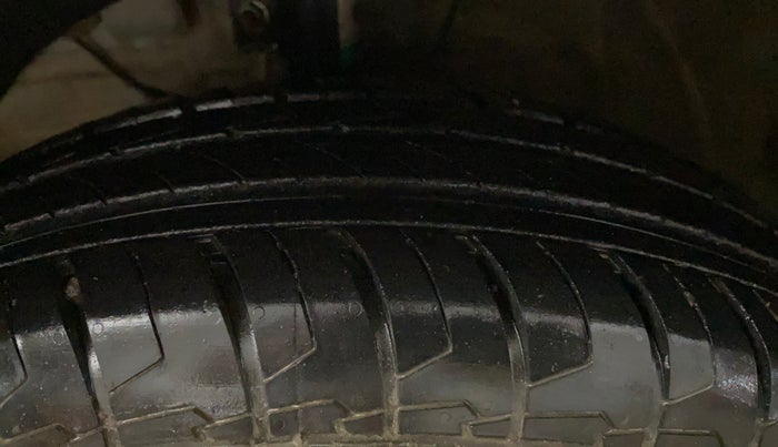 2024 Maruti Swift LXi, Petrol, Manual, 33,299 km, Left Front Tyre Tread
