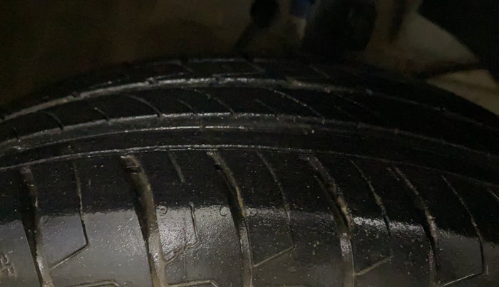 2024 Maruti Swift LXi, Petrol, Manual, 33,299 km, Right Front Tyre Tread