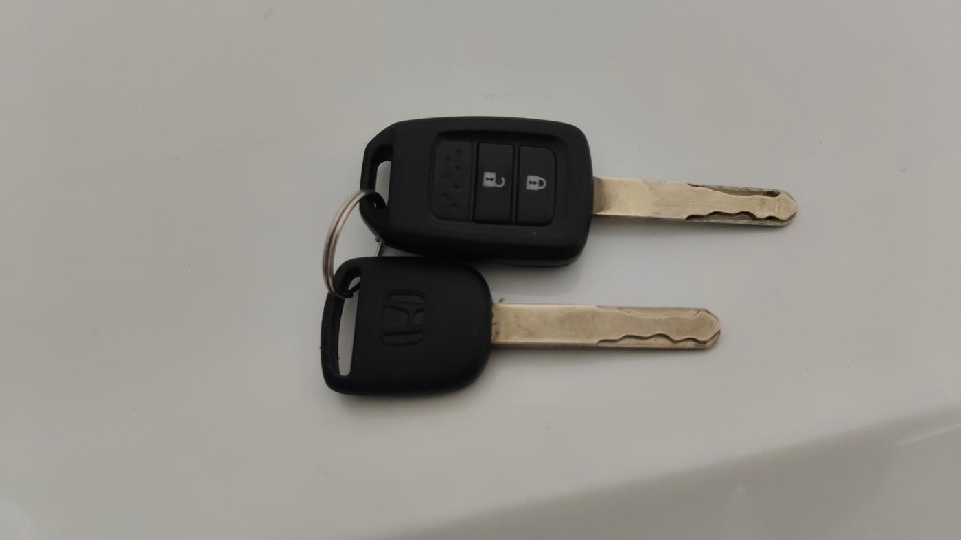 2017 Honda Jazz 1.2L I-VTEC V AT, CNG, Automatic, 1,13,720 km, Key Close Up
