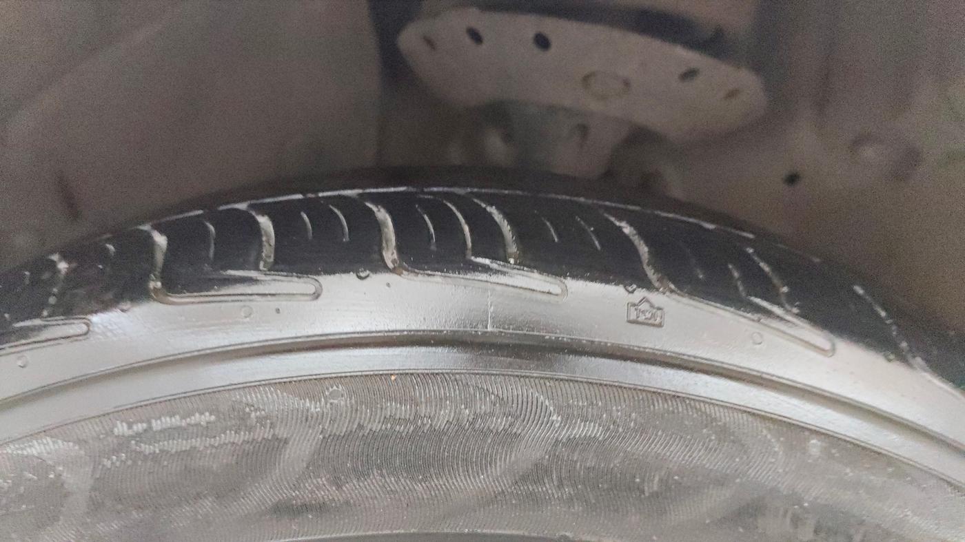 2017 Honda Jazz 1.2L I-VTEC V AT, CNG, Automatic, 1,13,720 km, Left Front Tyre Tread