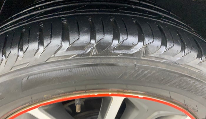 2017 Hyundai Tucson GLS 2WD AT PETROL, Petrol, Automatic, 48,293 km, Right Front Tyre Tread